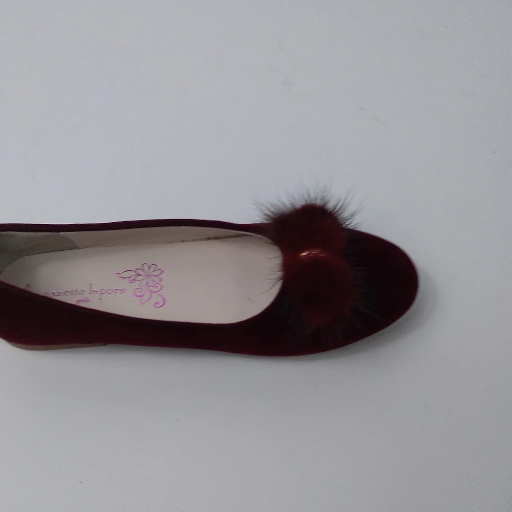 Nanette Le pore burgundy velvet size 4 girl's shoe